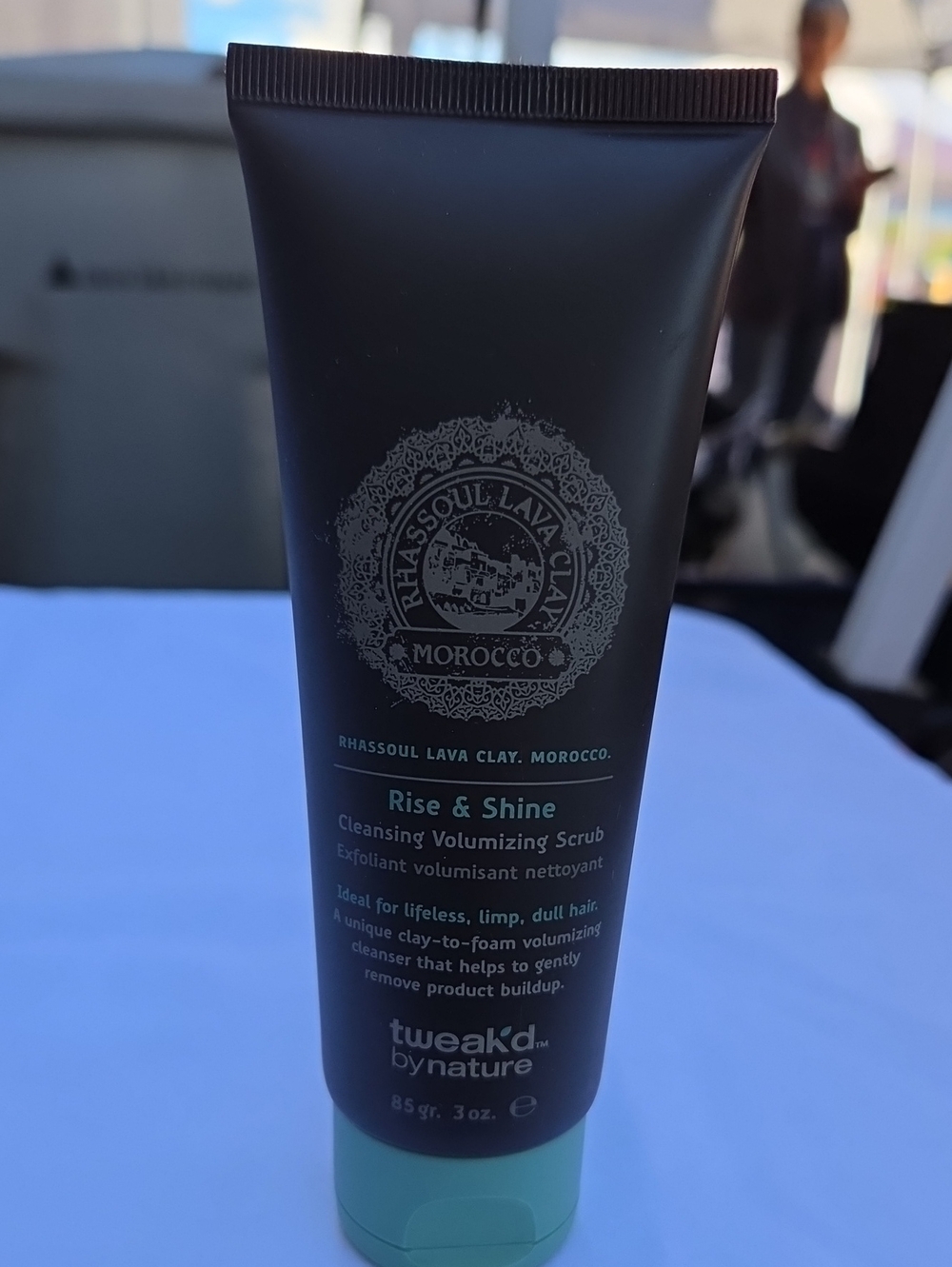 tweak'd by nature Rise & Shine Cleansing Volumizing Scrub - Black & Teal